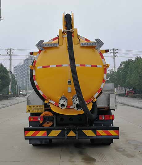 東風(fēng)天錦10方吸污車