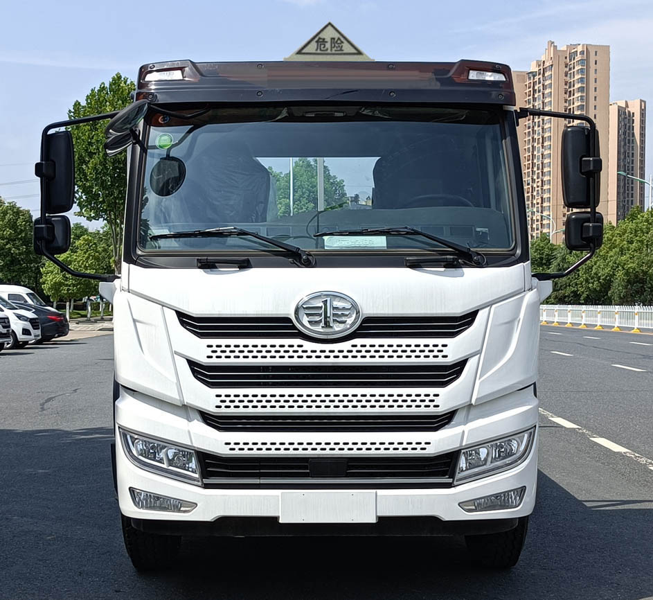 HLW5260GYWC6型氧化性物品罐式運輸車