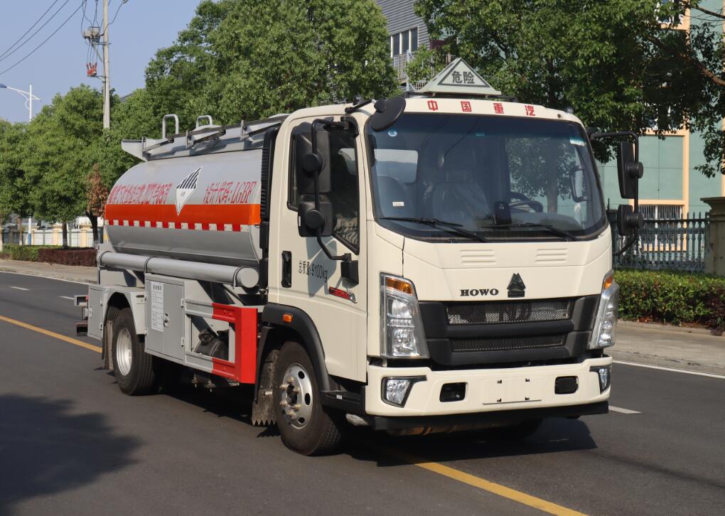 HLW5090GZWZ6型雜(zá)項危險物品罐式運輸車